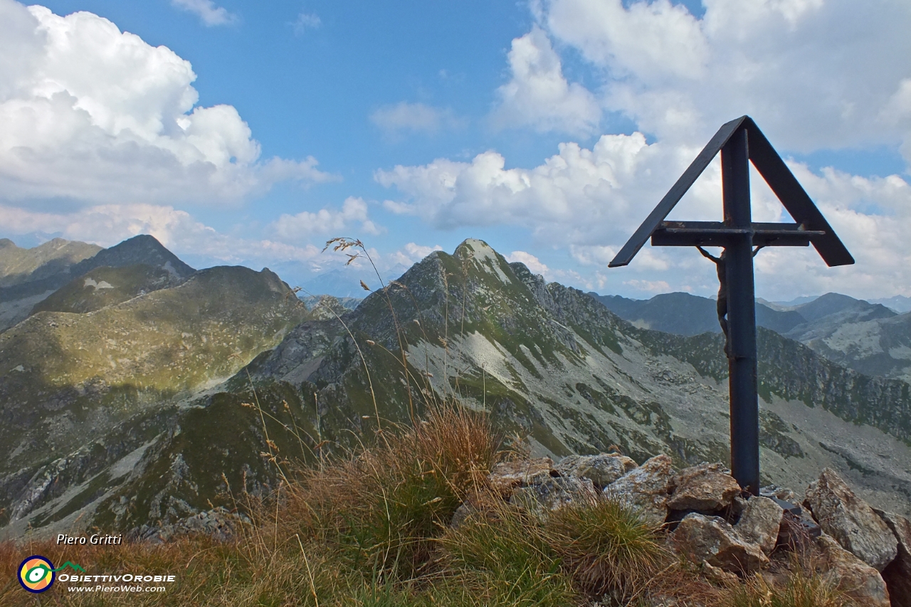 43 Monte Valegino (2415 m.) con vista in Cima Cadelle (2483 m.).JPG